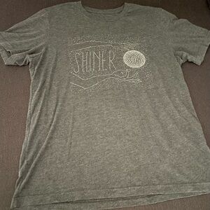 Shiner charcoal heather grey graphic band tee w/ arms reaching to orb sz L (?)
